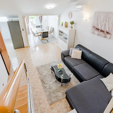 Ferienwohnung Fur 5 Personen Ca 65 Qm In Split, Dalmatien Mitteldalmatien Apartment *